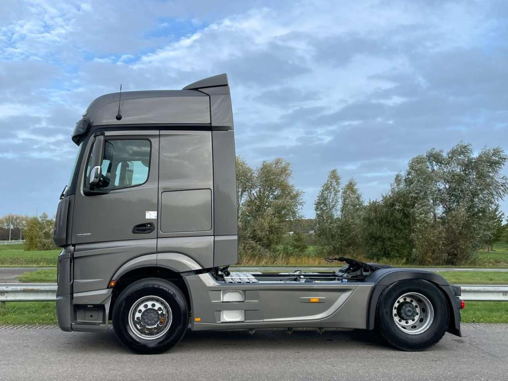 Mercedes-Benz ACTROS 1853 LS 4X2 Photo 2