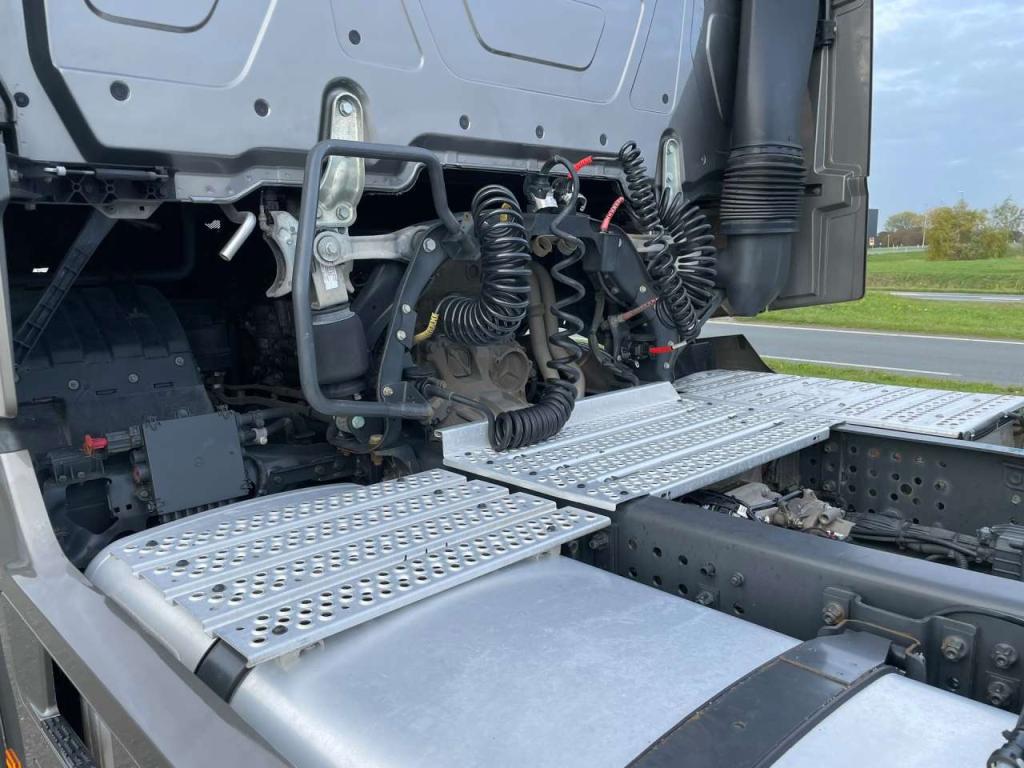 Mercedes-Benz ACTROS 1853 LS 4X2 Photo 26