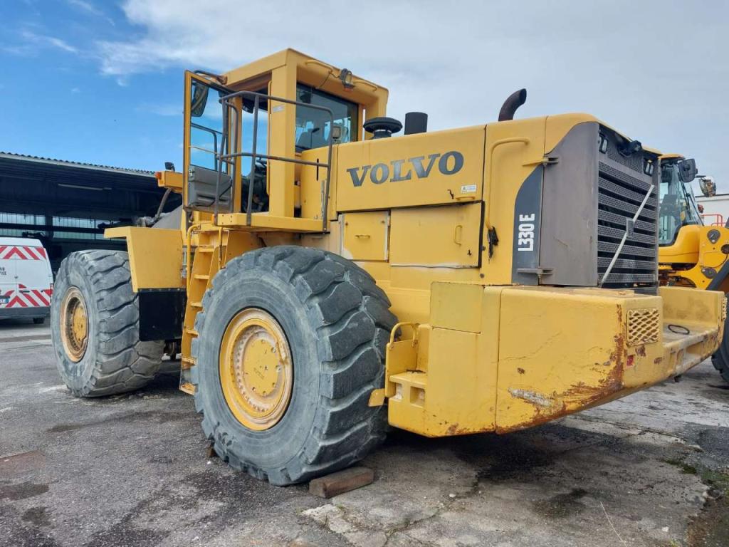 Volvo L330E Photo 4