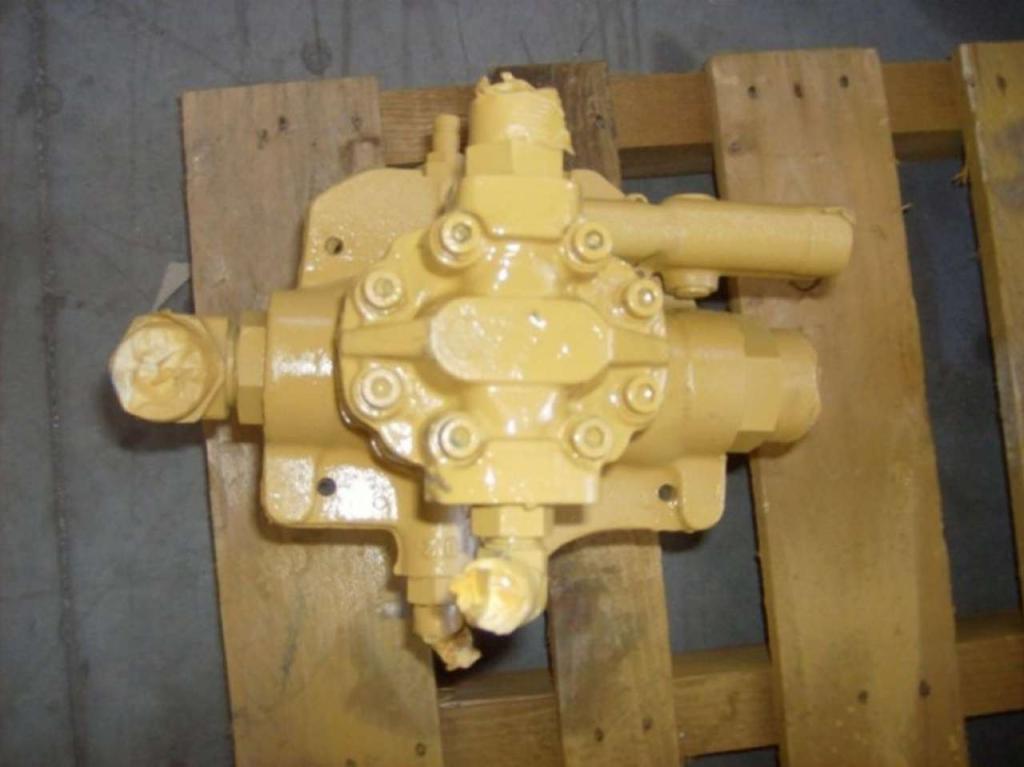 Pompe hydraulique pour Caterpillar D300D Photo 2