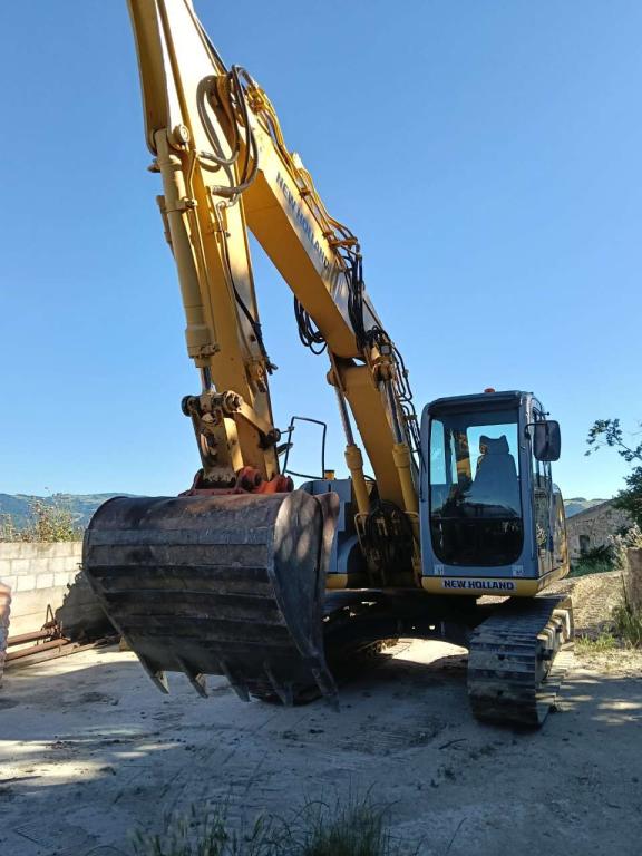 New Holland E145 Photo 1