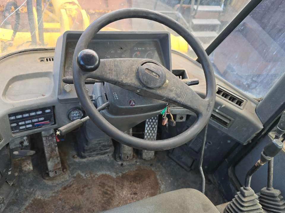 Komatsu WA 180-3 Photo 9