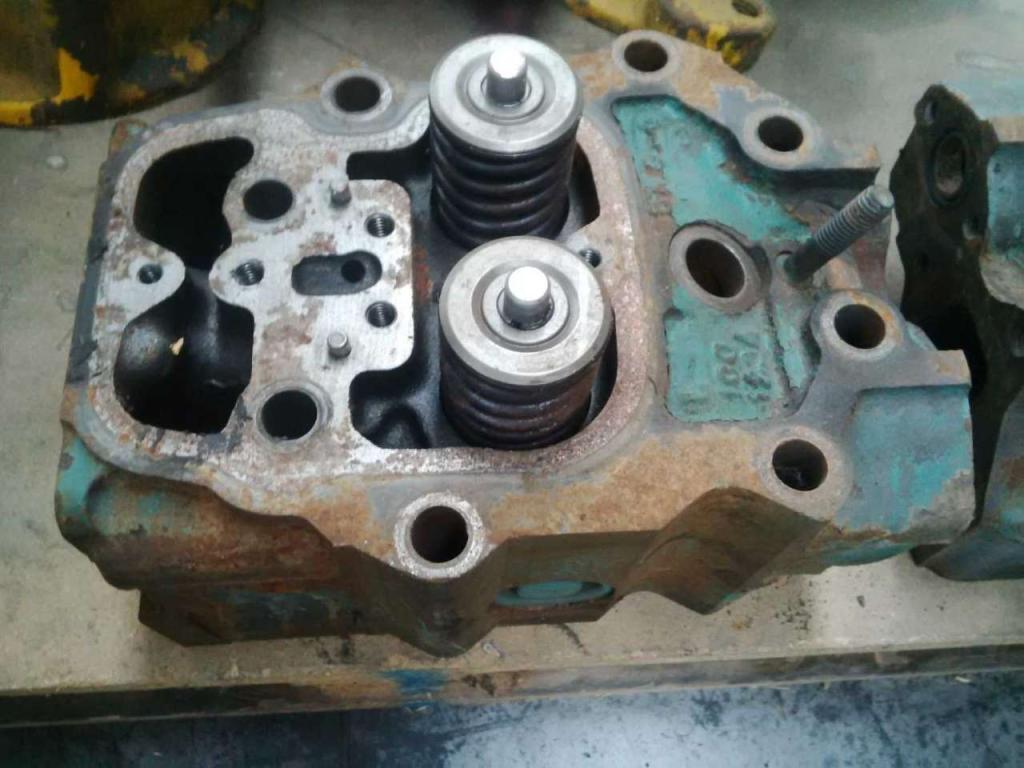 Culasse pour Volvo TD122KFE Photo 1