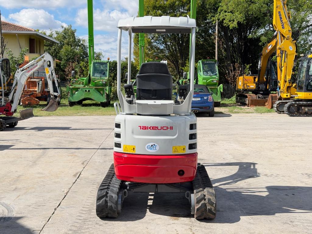 Takeuchi TB217R Photo 4