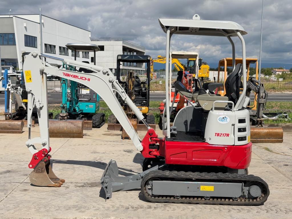 Takeuchi TB217R Photo 5