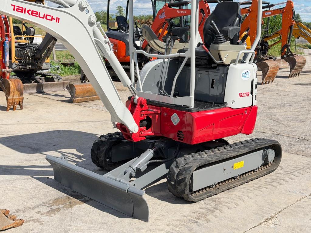 Takeuchi TB217R Photo 6