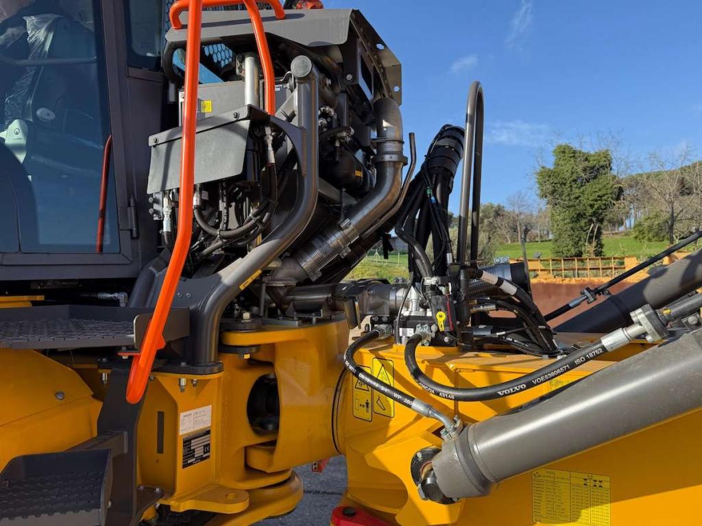Volvo A30G Photo 13