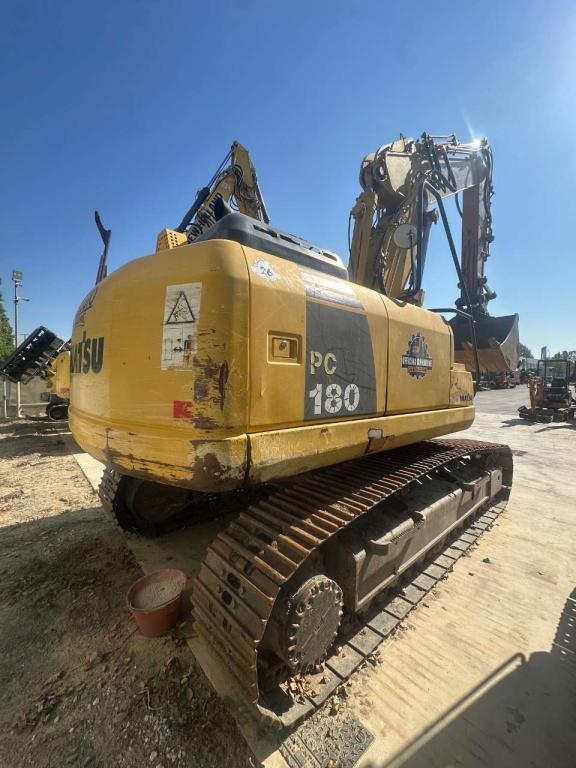 Komatsu PC180 Photo 3