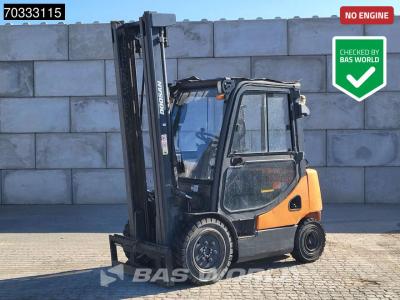 Doosan D25S -5 MISSING Engine & Seat Photo 1