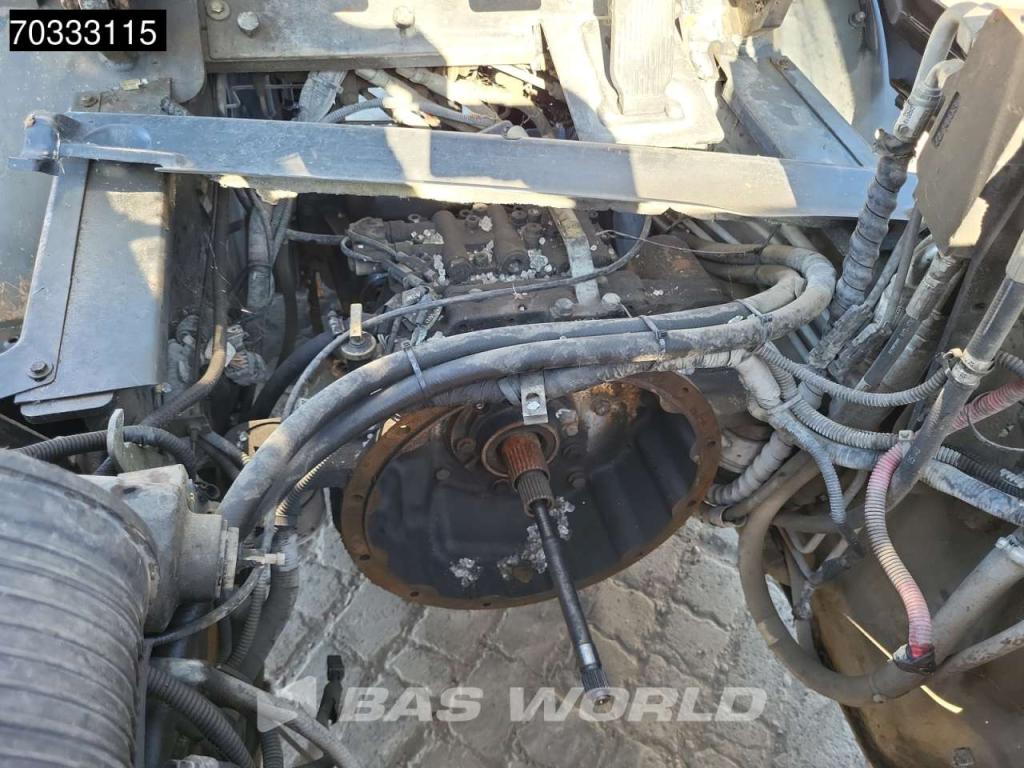Doosan D25S -5 MISSING Engine & Seat Photo 11