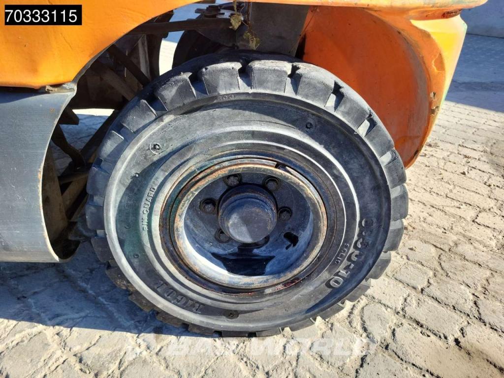 Doosan D25S -5 MISSING Engine & Seat Photo 14