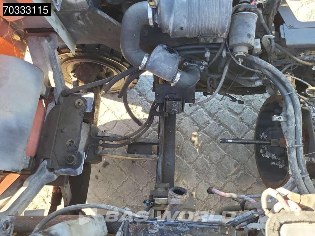 Doosan D25S -5 MISSING Engine & Seat Photo 19