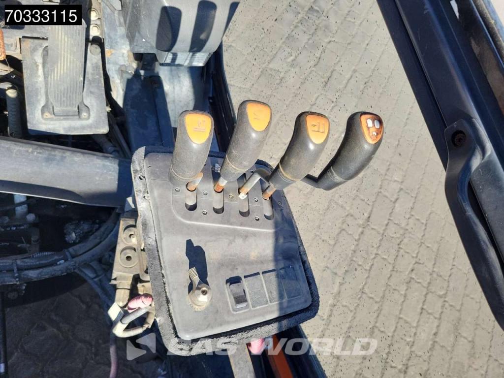 Doosan D25S -5 MISSING Engine & Seat Photo 21