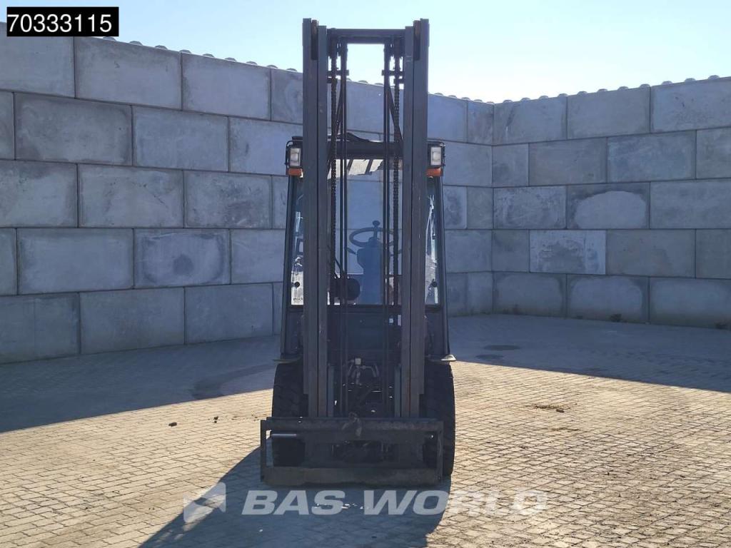 Doosan D25S -5 MISSING Engine & Seat Photo 8