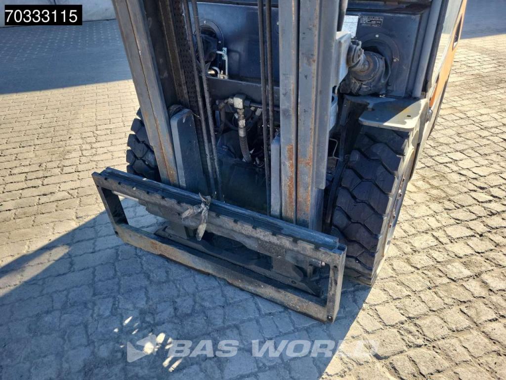 Doosan D25S -5 MISSING Engine & Seat Photo 9