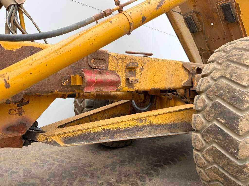 Caterpillar 725 - Automatic Greasing / Body Heating Photo 24