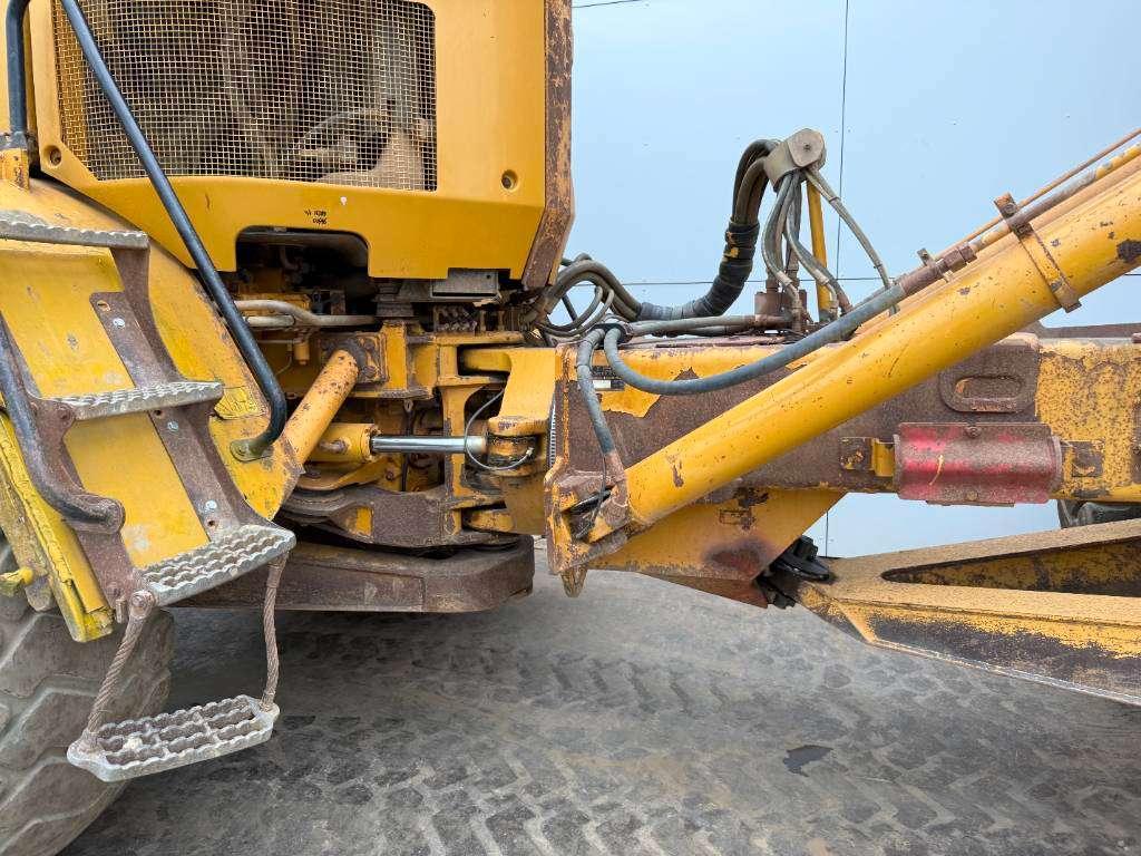Caterpillar 725 - Automatic Greasing / Body Heating Photo 25