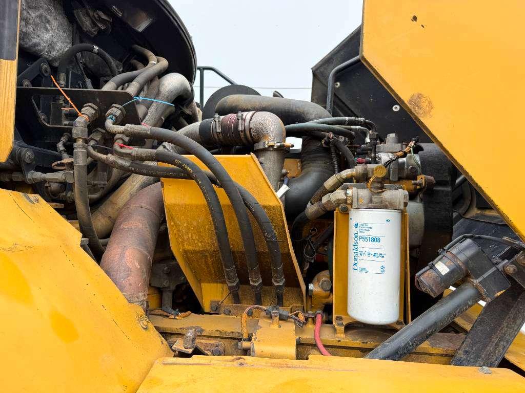 Caterpillar 725 - Automatic Greasing / Body Heating Photo 29