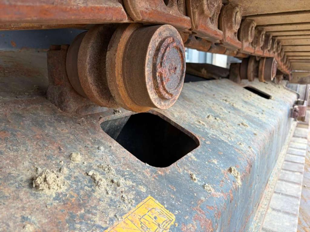 Hitachi ZX300LCN-6 Photo 13