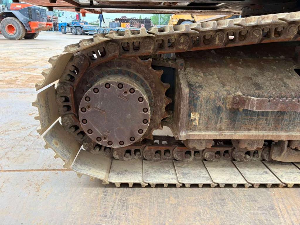 Hitachi ZX300LCN-6 Photo 14
