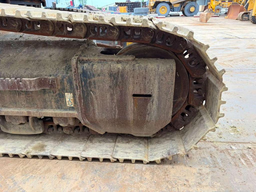 Hitachi ZX300LCN-6 Photo 15