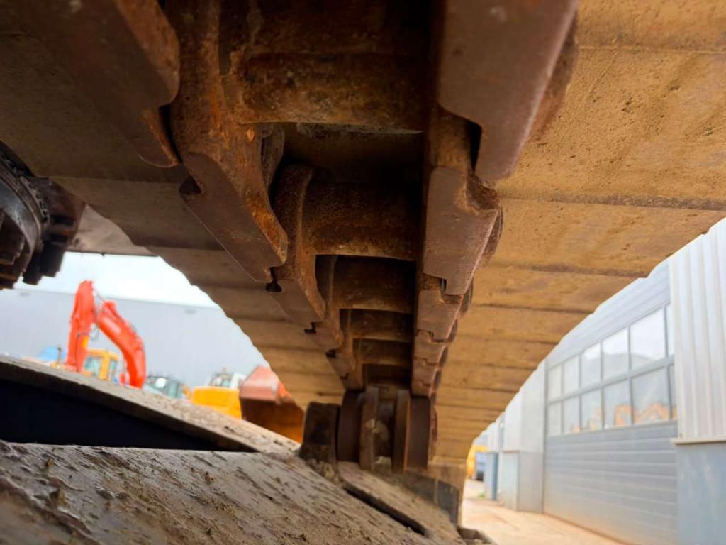 Hitachi ZX300LCN-6 Photo 17