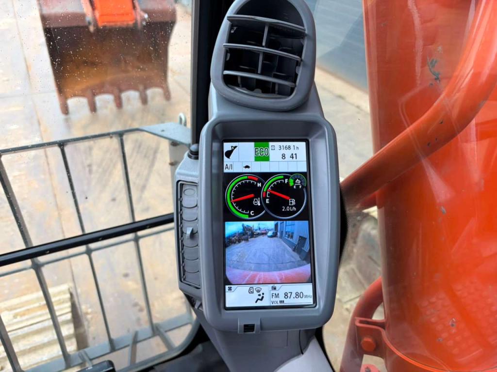 Hitachi ZX300LCN-6 Photo 21