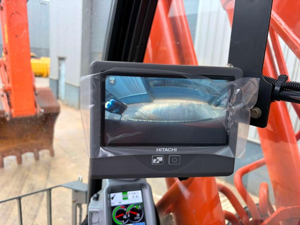 Hitachi ZX300LCN-6 Photo 25