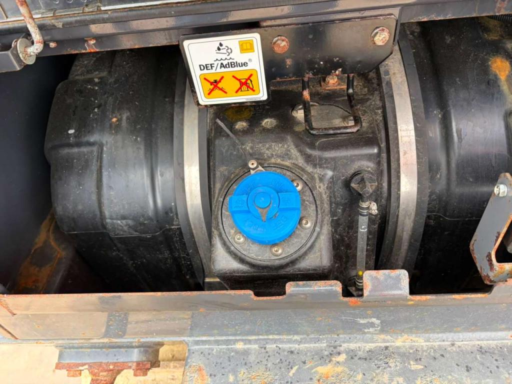 Hitachi ZX300LCN-6 Photo 30