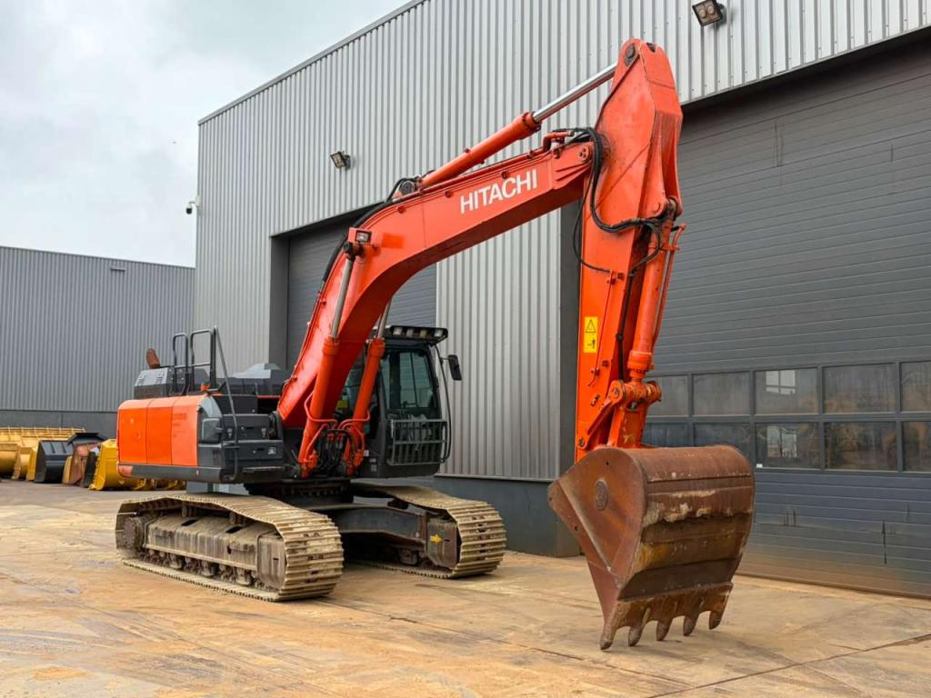 Hitachi ZX300LCN-6 Photo 7