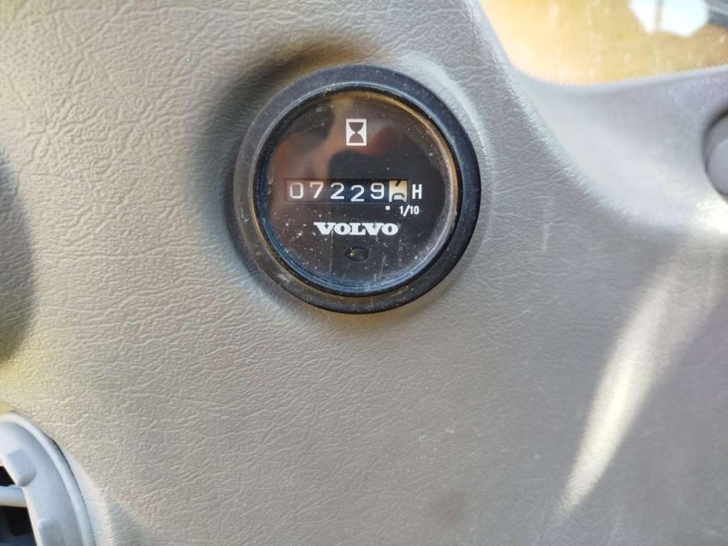Volvo EC140DL Photo 11