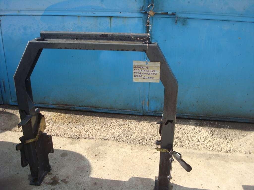 Mât de radiateur pour PALA GOMMATA W220 Photo 1