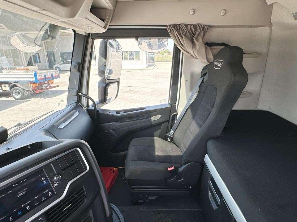 Iveco S-WAY 490 4x2 Photo 16