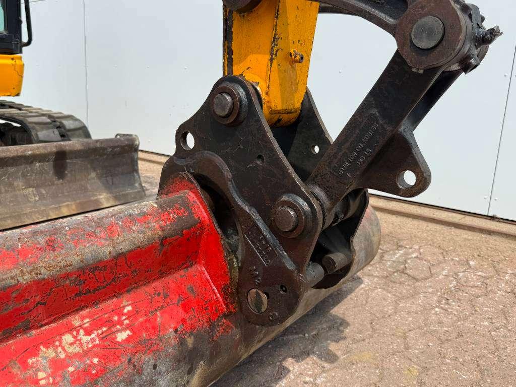 JCB 48Z-1 - Hammer Lines / Quick Coupler Photo 16