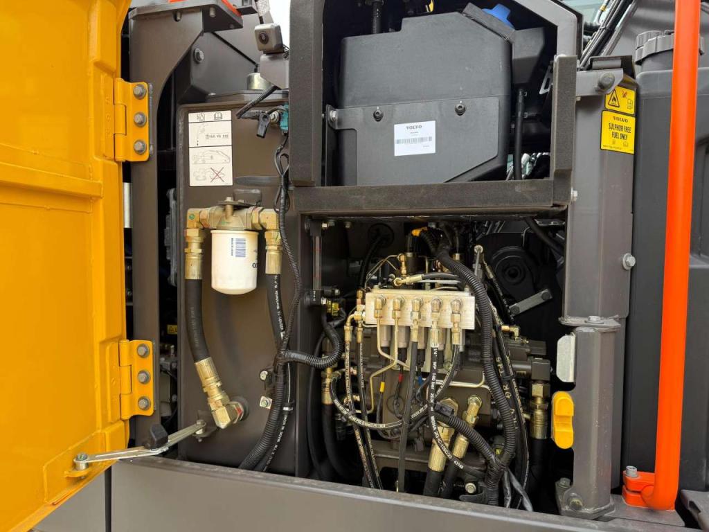 Volvo ECR145FL5 Photo 18