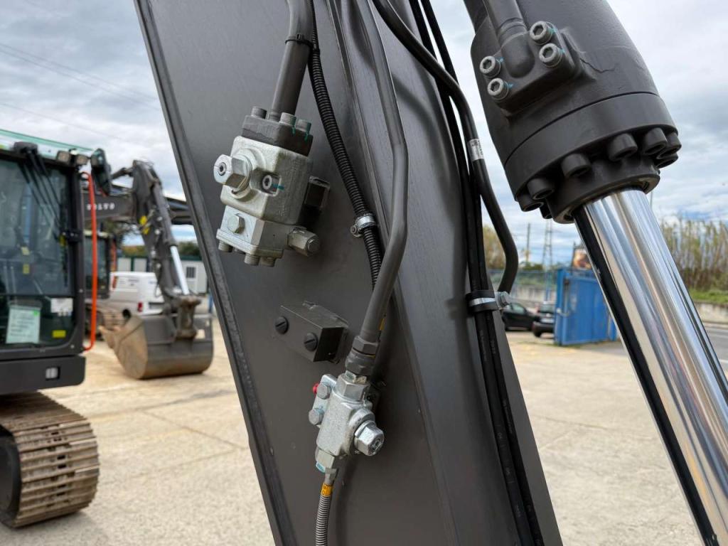 Volvo ECR145FL5 Photo 23