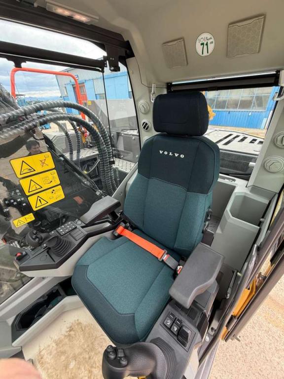 Volvo ECR145FL5 Photo 8