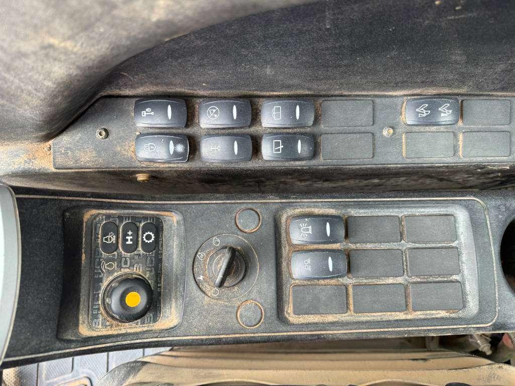 JCB JZ141LC - Automatic Greasing / Quick Coupler Photo 13