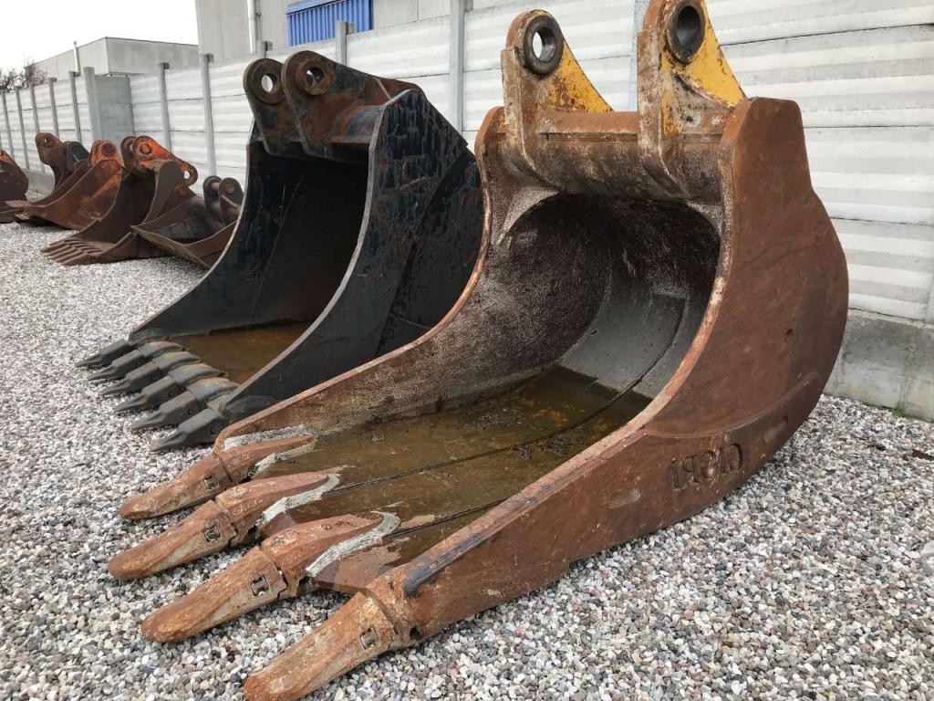 Komatsu PC1250 Photo 2