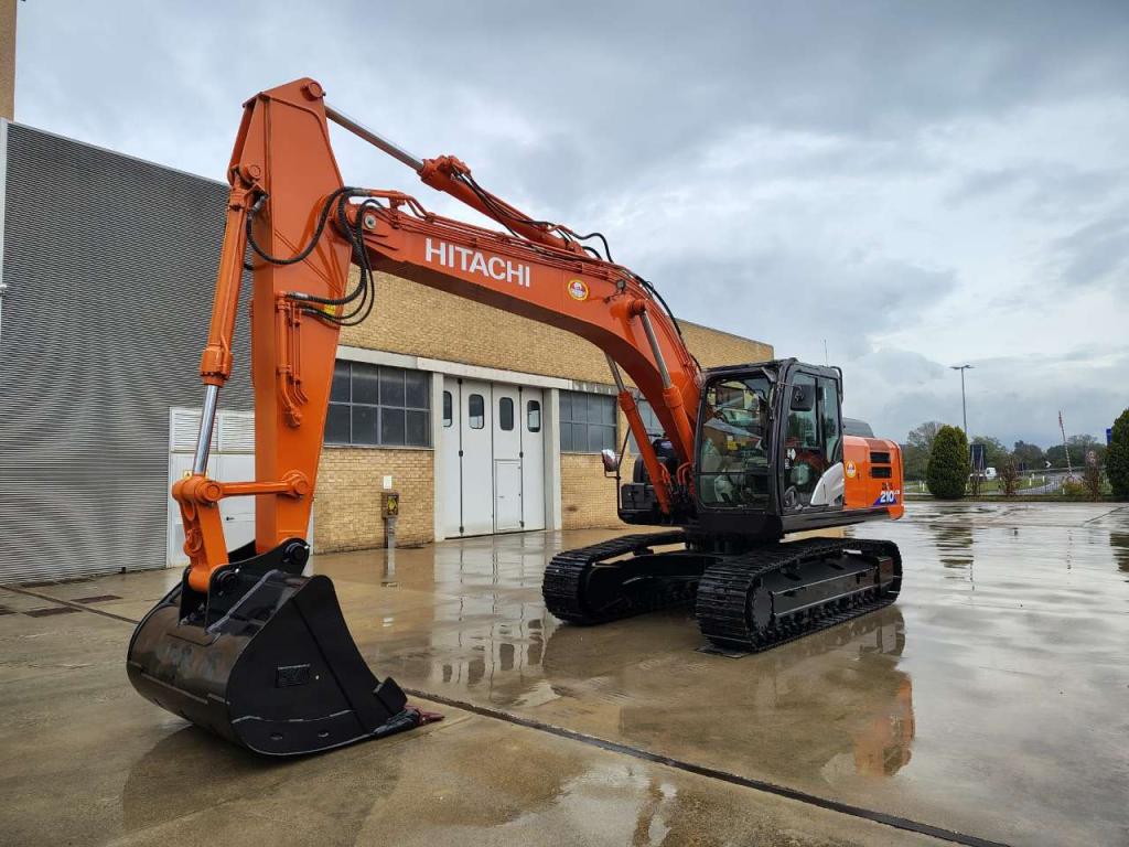Hitachi ZX 210LCN-6 M Photo 2