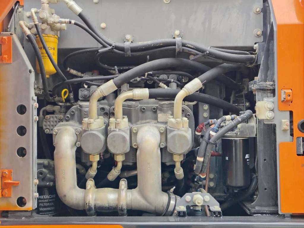 Hitachi ZX 210LCN-6 M Photo 9
