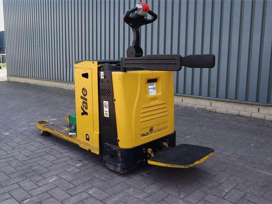 Yale MP20FXBW Electric Stand-On Pallet Truck Photo 9