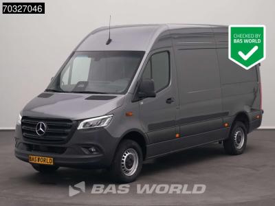 Mercedes-Benz Sprinter 317 CDI Automaat L2H2 170PK LED Navi Airco Cruise Camera 10inch MBUX CarPlay Parkeersensor en vente par BAS World B.V.