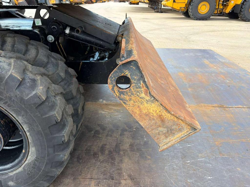 Caterpillar M316F Mobile excavator Photo 21