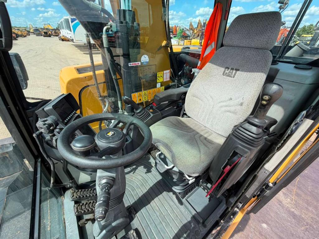 Caterpillar M316F Mobile excavator Photo 24