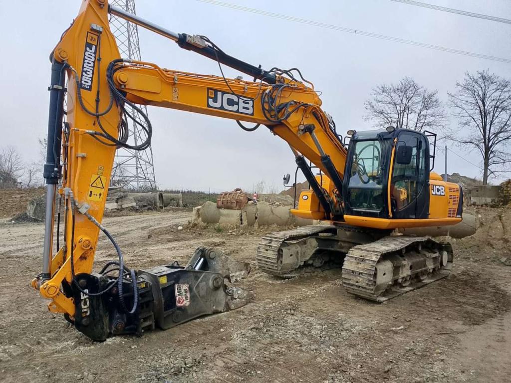 JCB JS235HD Photo 1