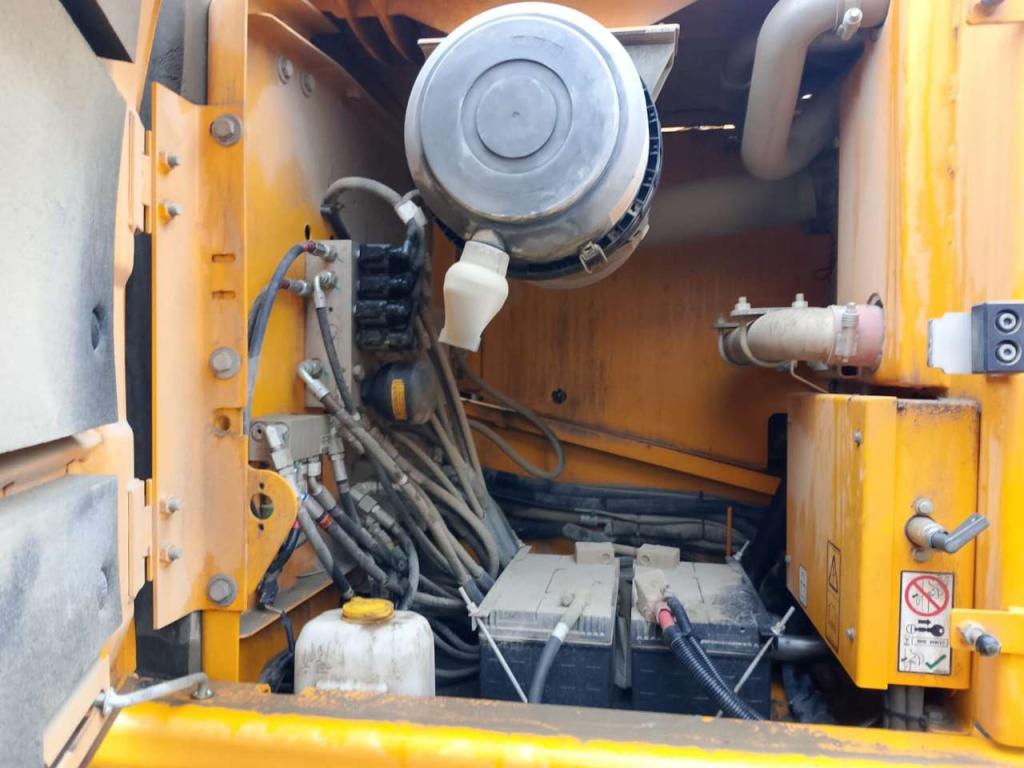 JCB JS235HD Photo 9