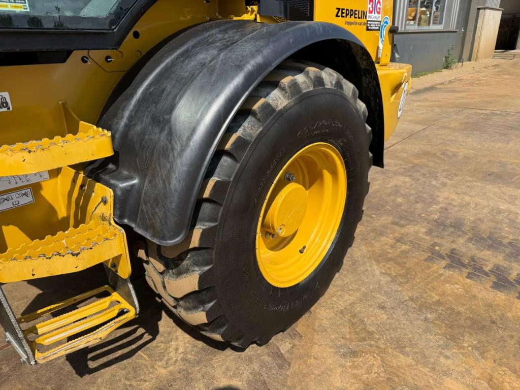 Caterpillar 908M Photo 13