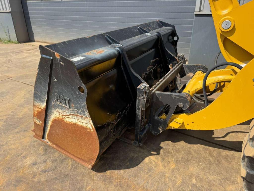Caterpillar 908M Photo 16
