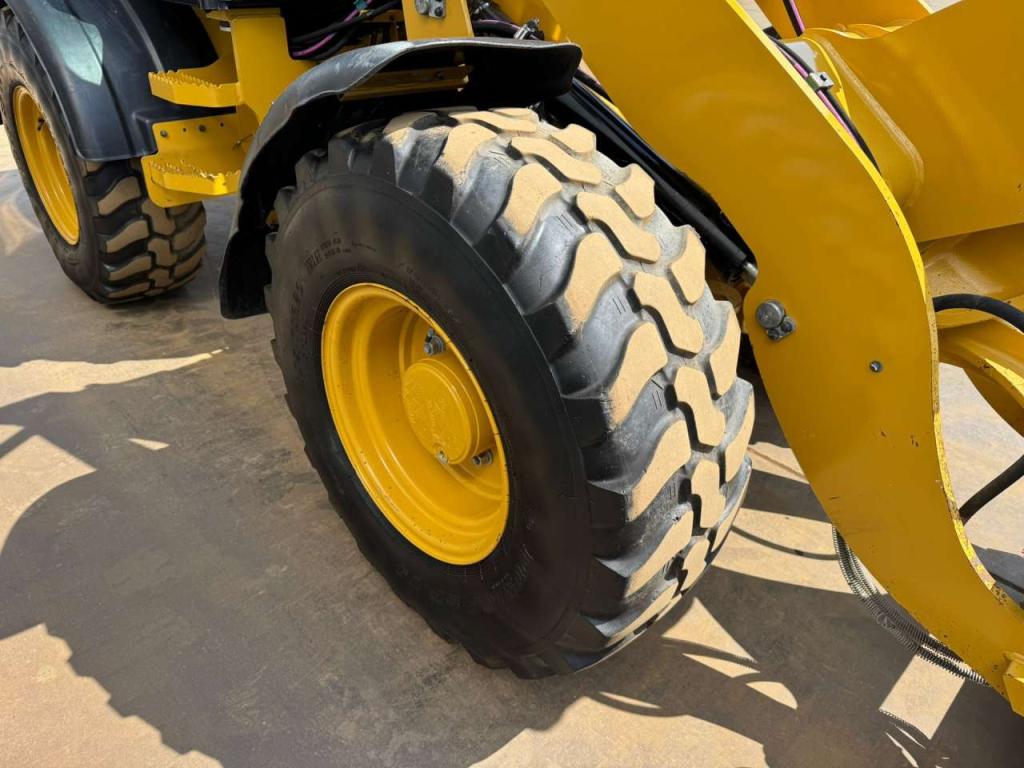 Caterpillar 908M Photo 18